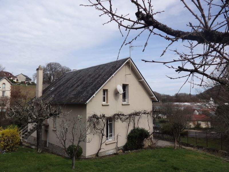 French property for sale in Ydes, Cantal - &#8364;182,520 - photo 2