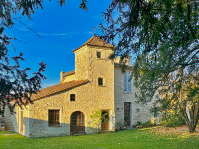 Maison à vendre à Monts-sur-Guesnes, Vienne, Poitou-Charentes, avec Leggett Immobilier