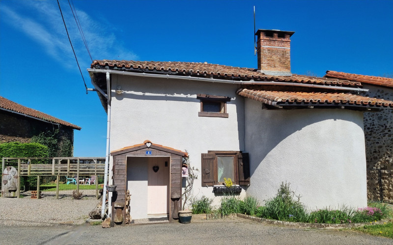 Maison à vendre à Chabanais, Charente - 169.000 € - photo 1
