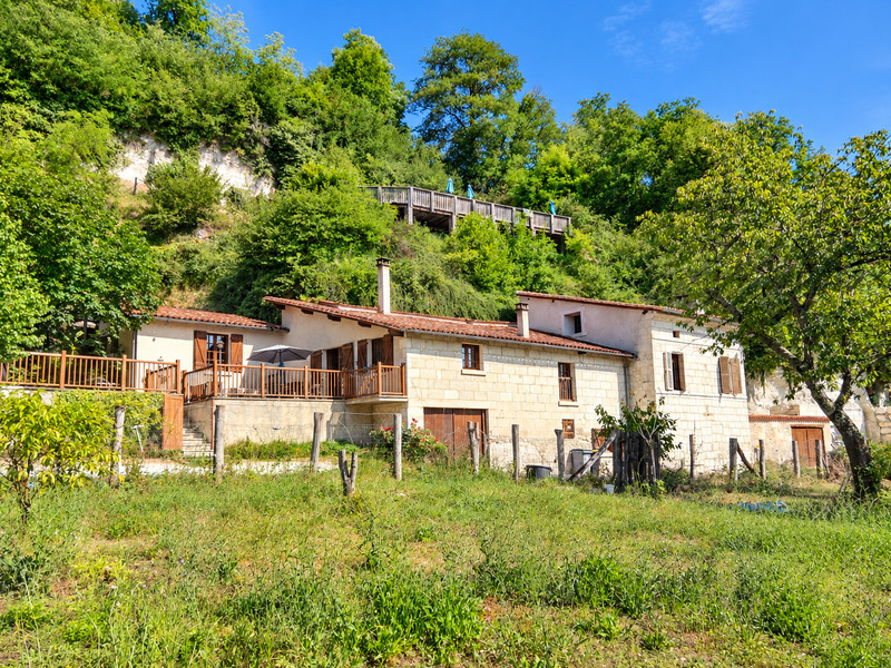 French property for sale in Aubeterre-sur-Dronne, Charente - €299,000 - photo 1