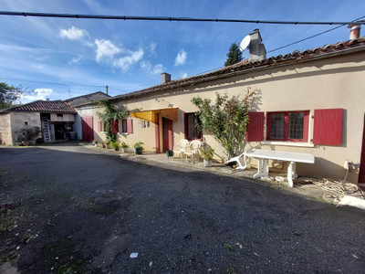 French property for sale in Grassac, Charente - €136,000 - photo 2
