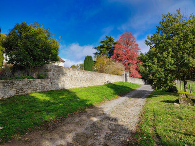 Somptueux Château de Corrigė dont l'histoire remonte au 15ème siècle