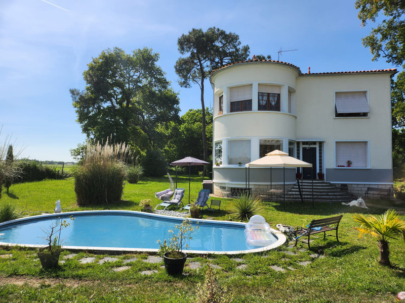 French property for sale in Cozes, Charente-Maritime - €333,600 - photo 0