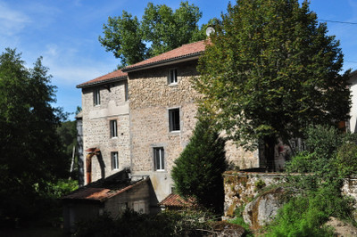 Commerce à vendre à Saint-Estèphe, Dordogne, Aquitaine, avec Leggett Immobilier