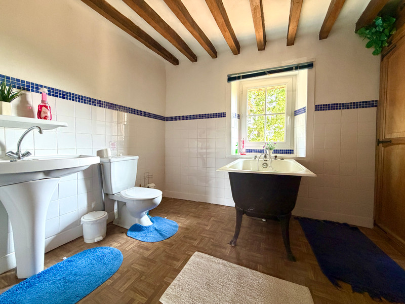 French property for sale in Neuilly-le-Vendin, Mayenne - €149,000 - photo 5