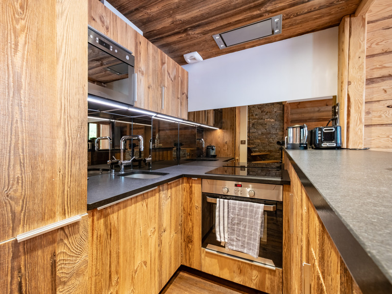 Ski property for sale in Meribel - €1,270,000 - photo 2