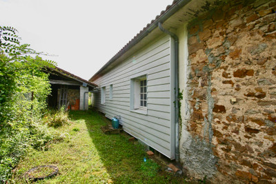 French property for sale in Écuras, Charente - €162,000 - photo 9