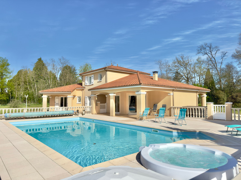 French property for sale in Saint-Mathieu, Haute-Vienne - €397,500 - photo 3