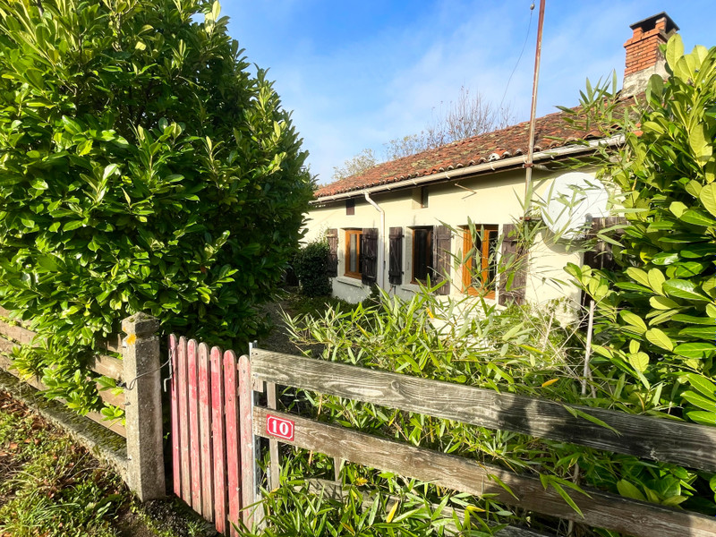 Maison à vendre à Brillac, Charente - 66.600 € - photo 1