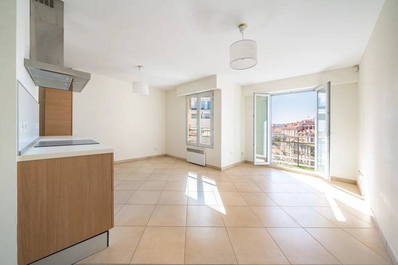 French property for sale in Nice, Alpes-Maritimes - €620,000 - photo 1