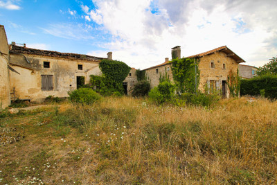 Maison à vendre à Luché-sur-Brioux, Deux-Sèvres, Poitou-Charentes, avec Leggett Immobilier
