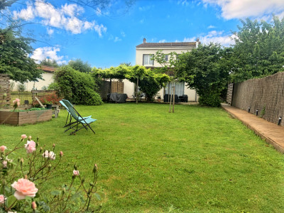Maison à vendre à Gond-Pontouvre, Charente, Poitou-Charentes, avec Leggett Immobilier