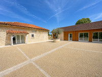 Propriété à vendre à Montrem, Dordogne - 439 000 € - photo n°1