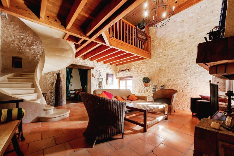 French property for sale in Montcaret, Dordogne - &#8364;498,200 - photo 4