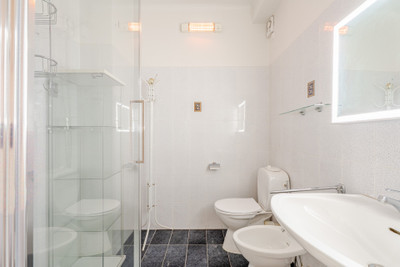 French property for sale in Villefranche-sur-Mer, Alpes-Maritimes - €525,000 - photo 5