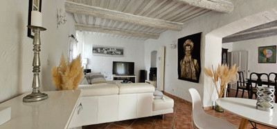 Beautiful 340m² 8-bedroom Provencal farmhouse set in a plot of 6165 m² with panoramic views of Mont Ventoux