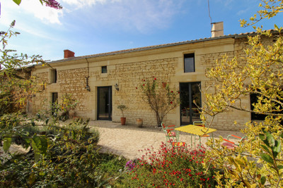 Maison à vendre à Saint-Cyr-la-Lande, Deux-Sèvres, Poitou-Charentes, avec Leggett Immobilier