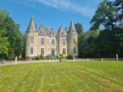 Impressive 19th century chateau set in 15acres of land and fishing lake close to Vitré