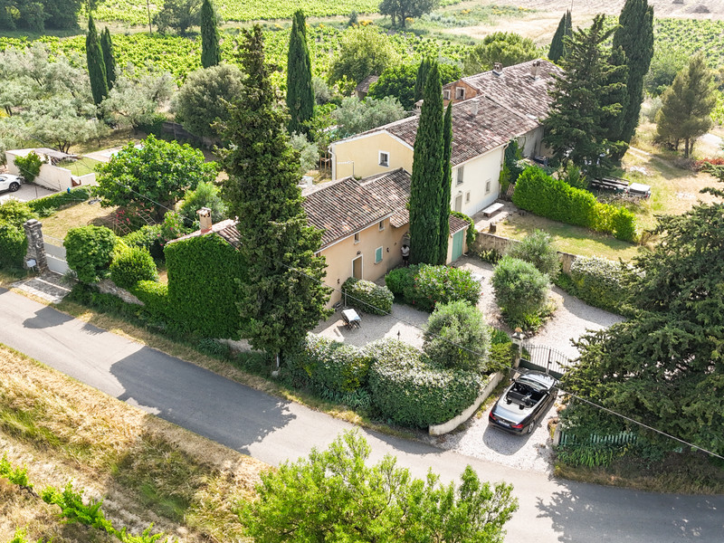 French property for sale in Buisson, Vaucluse - €395,000 - photo 2