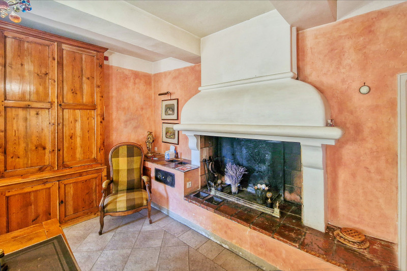 French property for sale in Oppède, Vaucluse - €1,980,000 - photo 5