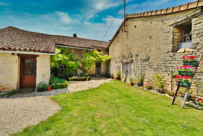 Maison à vendre à Limalonges, Deux-Sèvres, Poitou-Charentes, avec Leggett Immobilier