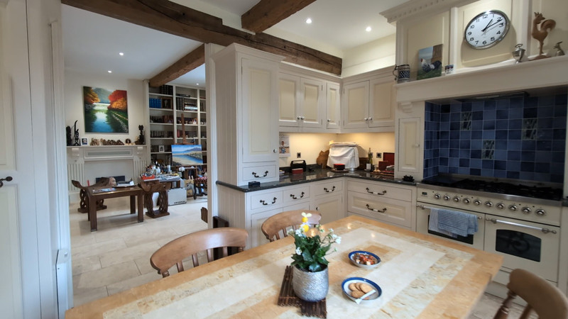 Maison à vendre à Castelnau-de-Montmiral, Tarn - 542.000 € - photo 1