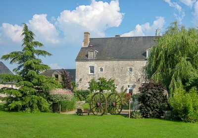 In the heart of the Loire Valley Castles between Orleans and Blois
Hotel and restaurant and house