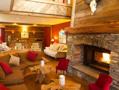 Hotel for sale in Sainte Foy Ski Station, nine bedrooms, restaurant, two separate apartments, private parking.
