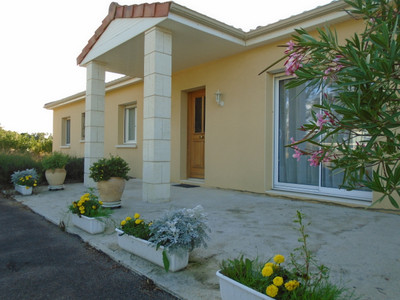 Maison à vendre à Lessac, Charente, Poitou-Charentes, avec Leggett Immobilier