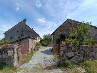 French property for sale in Aubusson, Creuse - €89,900 - photo 2
