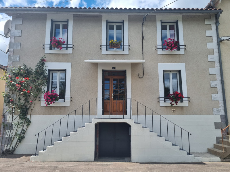 Maison à vendre à Chabanais, Charente - 149.000 € - photo 1