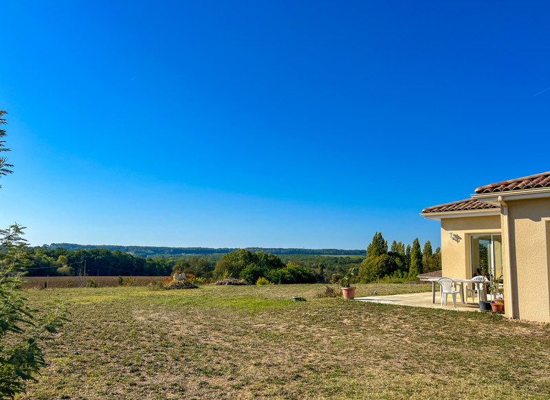 Maison à Vendre En Aquitaine - Dordogne Située Au Calme Surplombant Une ...