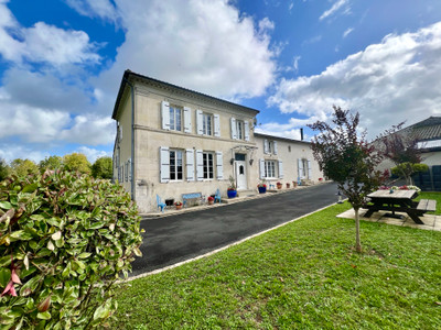 Maison à vendre à Pérignac, Charente-Maritime, Poitou-Charentes, avec Leggett Immobilier