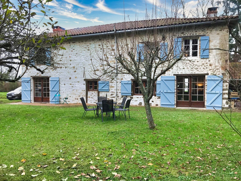Maison à vendre à Brillac, Charente - 235.400 € - photo 1