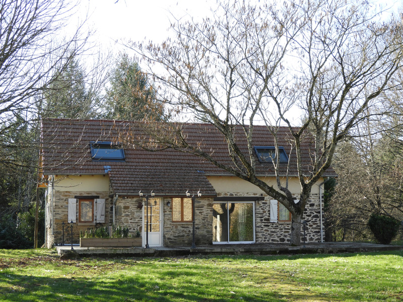 House for sale in SégurleChâteau Corrèze Domaine comprising two