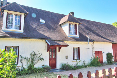 Maison à vendre à Chalais, Dordogne, Aquitaine, avec Leggett Immobilier