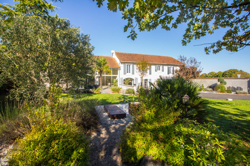 French property for sale in Angoulême, Charente - €649,950 - photo 1