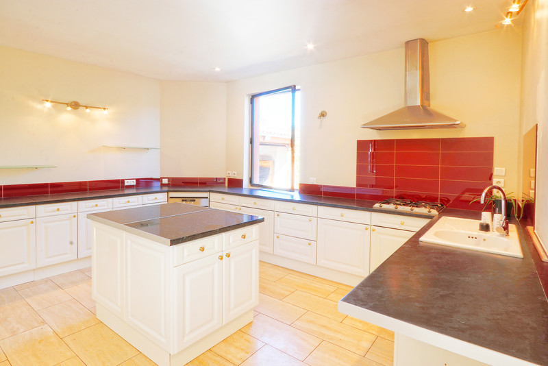 House for sale in Saignon Vaucluse LUBERON, close to APT