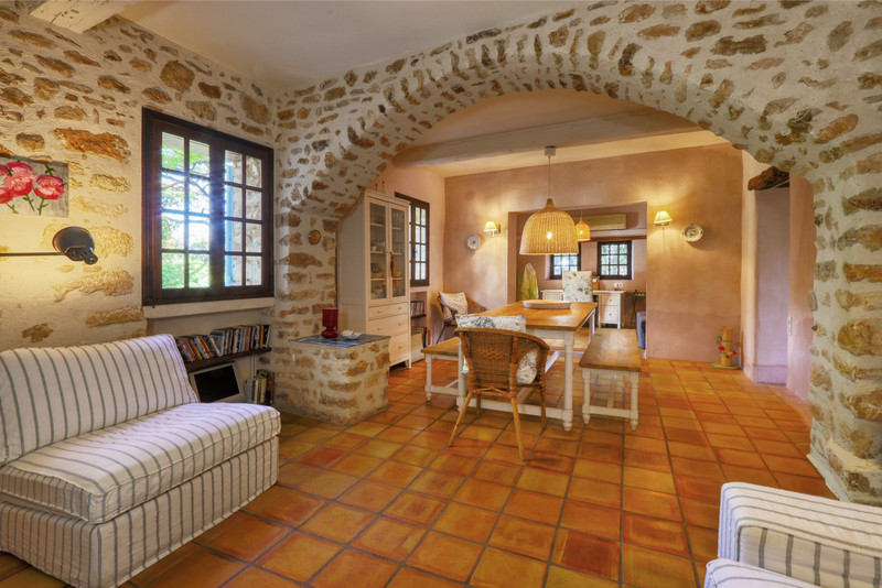 French property for sale in Villars, Vaucluse - €680,000 - photo 5