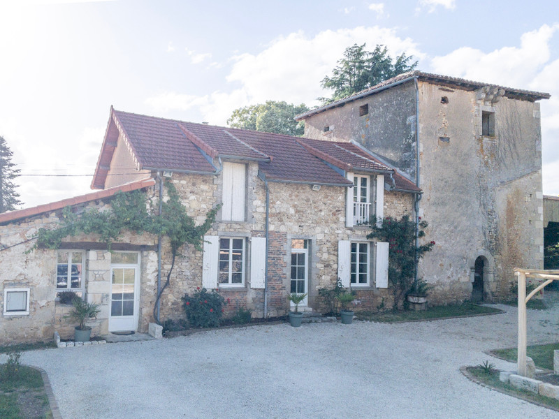 French property for sale in Chasseneuil-sur-Bonnieure, Charente - €327,000 - photo 4