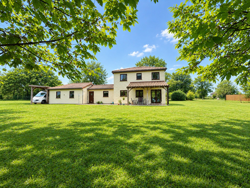 French property for sale in Saint-Saud-Lacoussière, Dordogne - €259,700 - photo 0