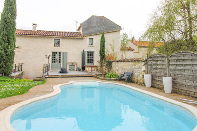 French property for sale in Haimps, Charente-Maritime - €430,500 - photo 2