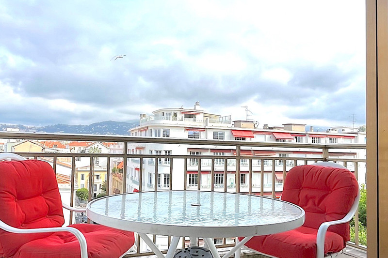 French property for sale in Nice, Alpes-Maritimes - €650,000 - photo 1