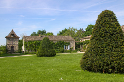 Splendide manoir du XVIII avec maison de gardien située sur un parc d'environs 4.53H aus abords d'Issigeac
