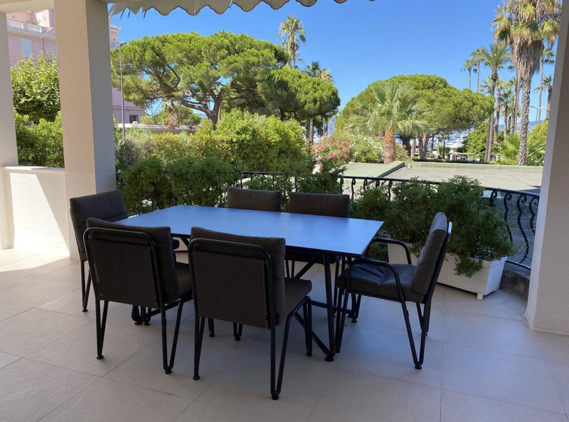 French property for sale in Cannes, Alpes-Maritimes - €3,995,000 - photo 2