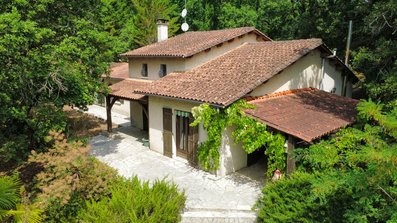 Maison à vendre à Saint-Quentin-de-Chalais, Charente - 233.200 € - photo 1