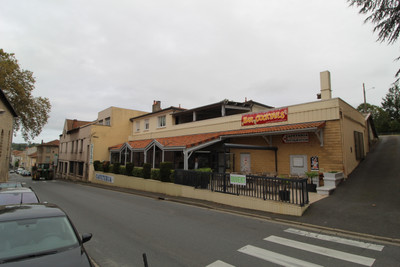 Commerce à vendre à Confolens, Charente, Poitou-Charentes, avec Leggett Immobilier