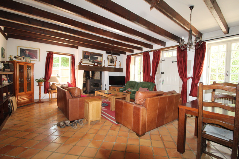 French property for sale in Terres-de-Haute-Charente, Charente - €267,500 - photo 3