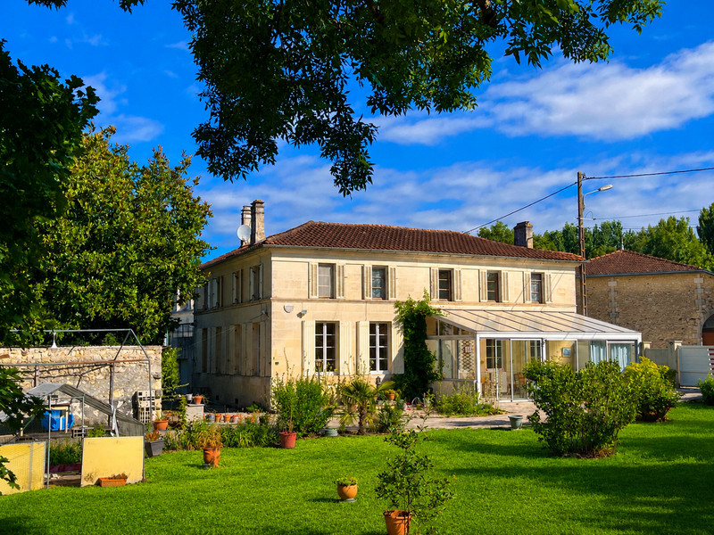 French property for sale in Mirambeau, Charente-Maritime - €280,000 - photo 1
