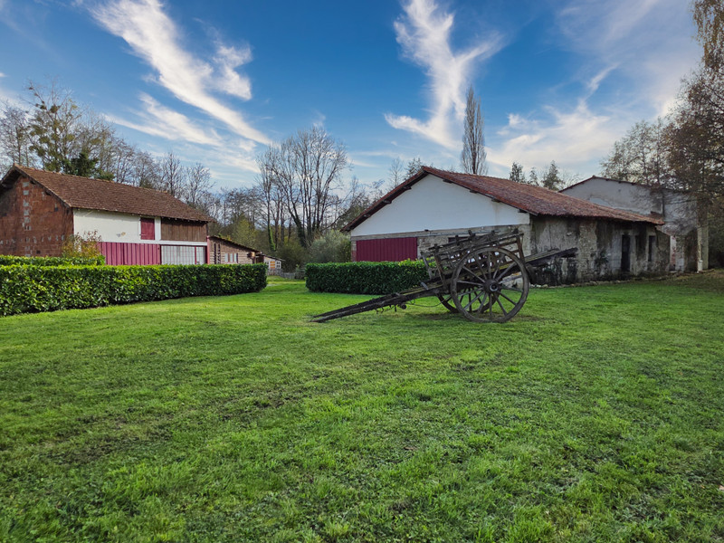 French property for sale in Alloue, Charente - €246,100 - photo 6